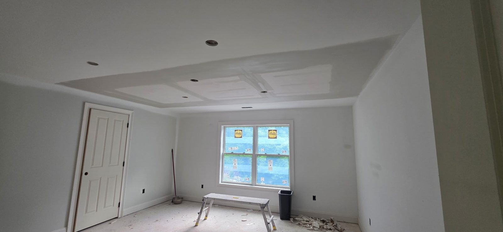 Smooth drywall finishing in a new residential room